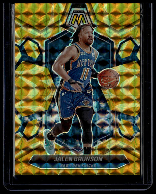 2023-24 Panini Mosaic #67 Jalen Brunson Reactive Yellow